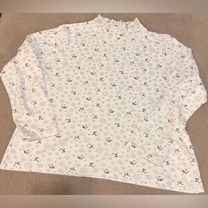 Croft & Barrow White Top with Snowflake and Skier Design